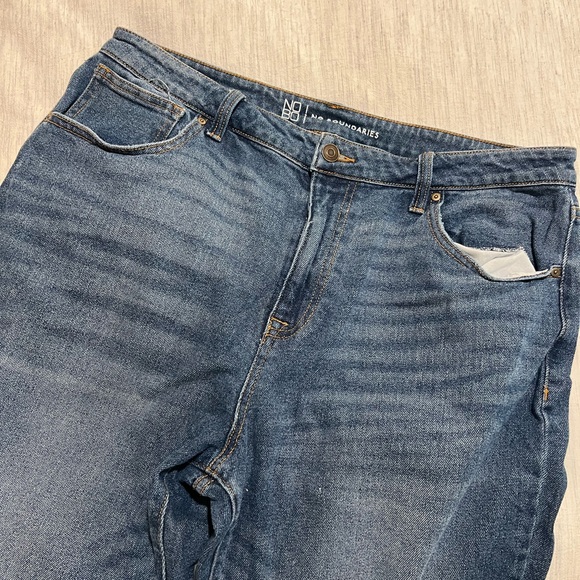 High Waist Ripped Mom Jeans Size 17 - Picture 6 of 10